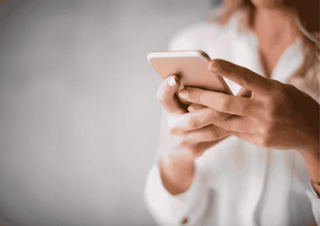 鉅城採取真人線上客服模式提供全天候的文字諮詢